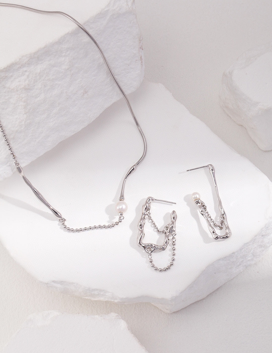 S925 Minimalist Asymmetrical Pearl Necklace