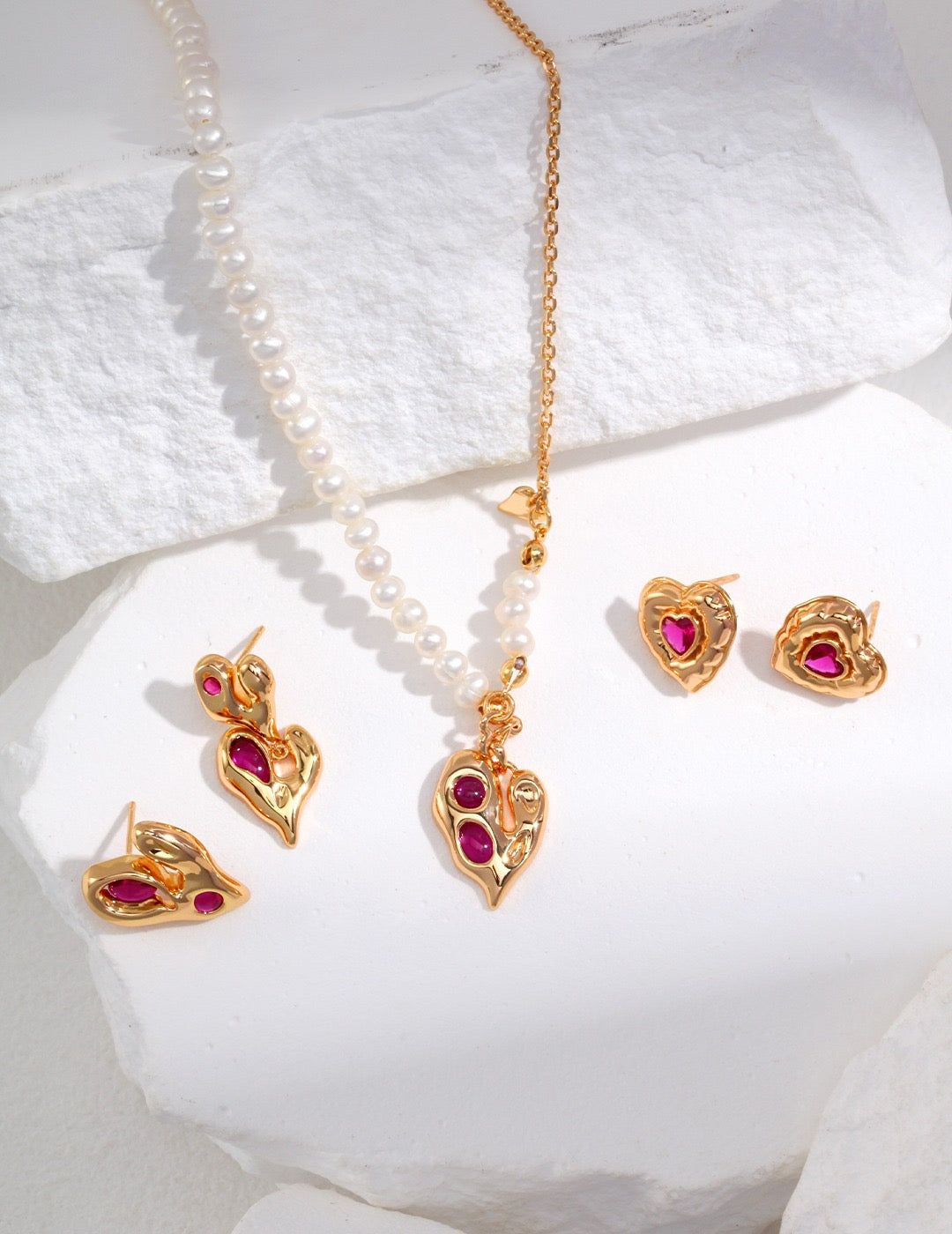 Irregular Heart Shaped Pearl & Zircon Necklace