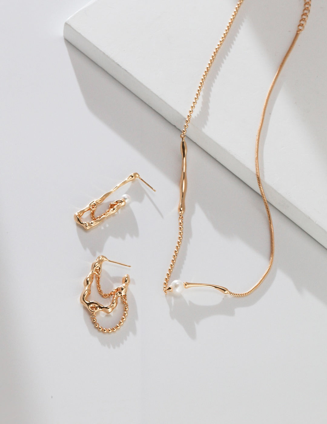 S925 Minimalist Asymmetrical Pearl Necklace
